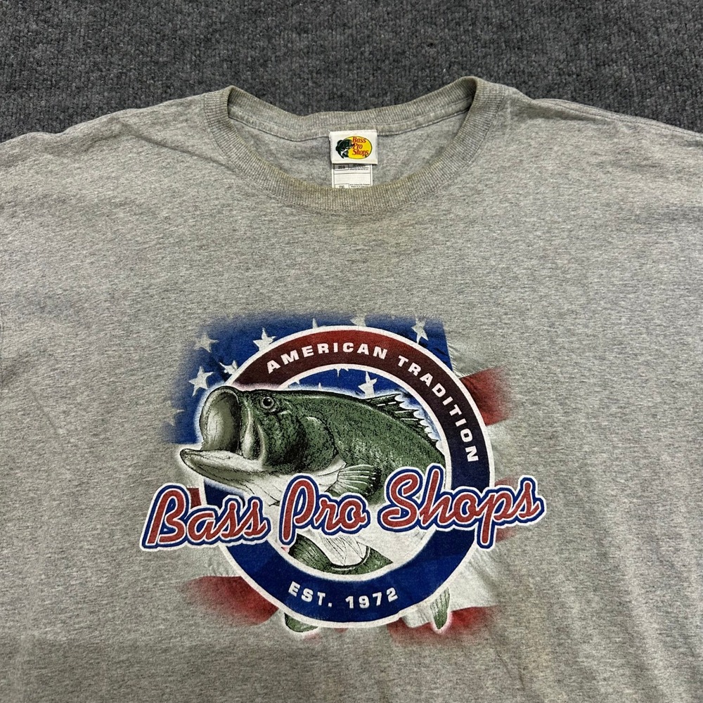 Bass Pro Shops T-Shirt Mens Size 2XL Gray American Tradition Bass Graphic Tee